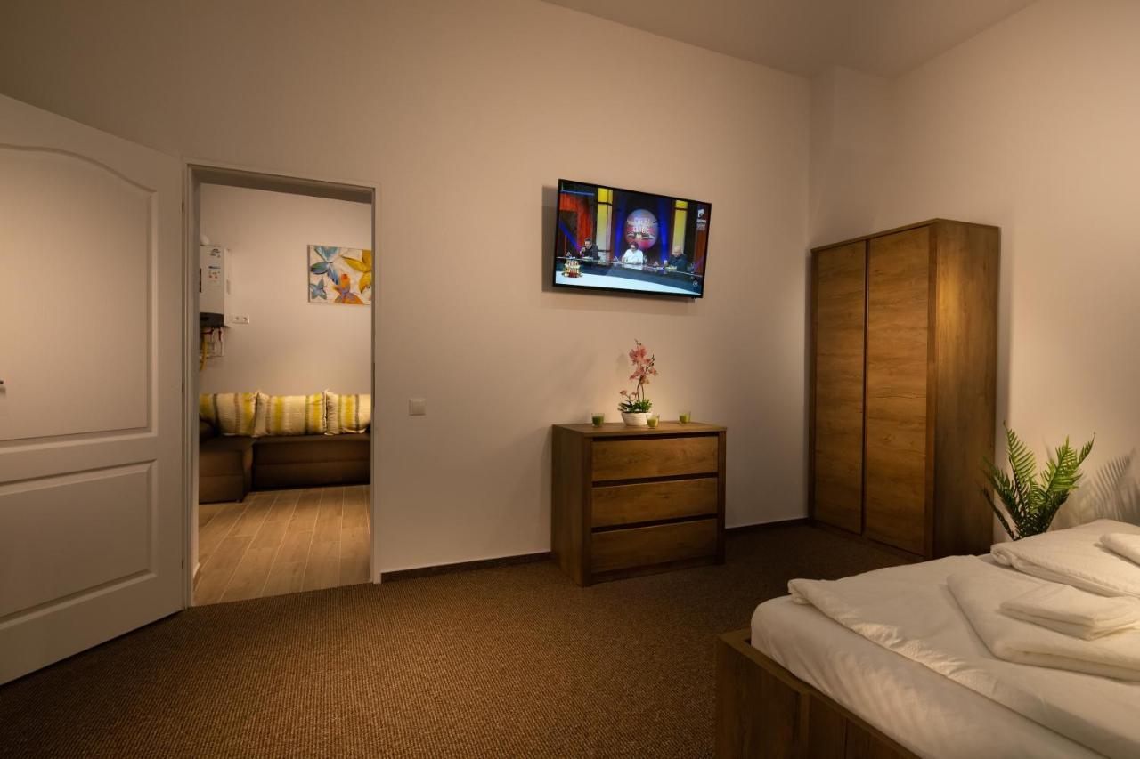 Apartament T19 *